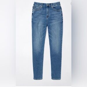 AMERICAN EAGLE | STRETCH CURVY MOM JEAN